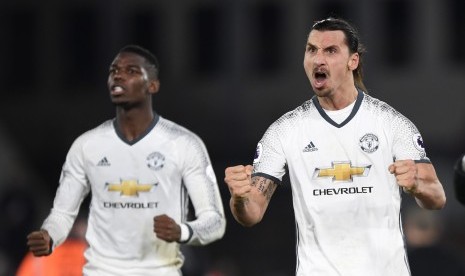 Zlatan Ibrahimovic (kanan) dan Paul Pogba