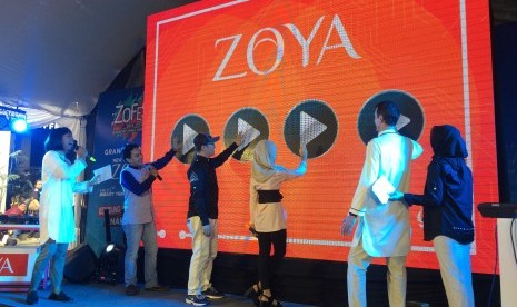 Zoya meluncurkan 10 style kerudung sekolah di Union Square Ciwalk, Bandung (21/5).  