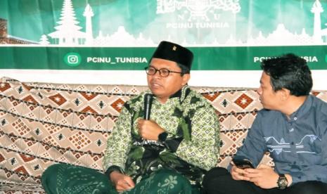 Dubes RI untuk Tunisia, Zuhairi Misrawi (kiri) mengapresiasi visi peradaban Nahdlatul Ulama 