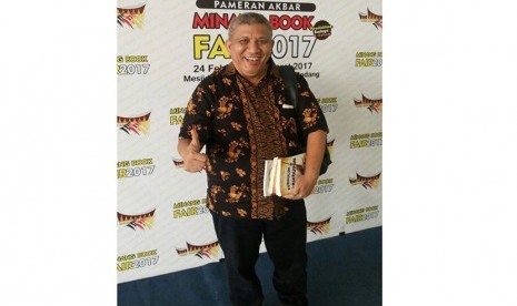 Zulfikri Anas, penulis buku 