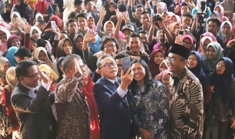  Zulkifli Hasan menggelar roadshow di Universitas Negeri Semarang, Universitas Islam Negeri (UIN) Semarang dan Universitas Islam Sultan Agung (Unnisula). 