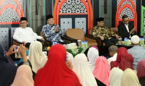 Zulkifli Hasan saat menyampaikan Pidato Kebangsaan di Pengajian Bulanan PP Muhammadiyah, Jumat (10/11). 