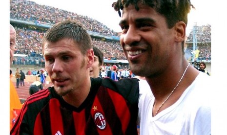 Zvonimir Boban (kiri) saat masih memperkuat AC Milan.