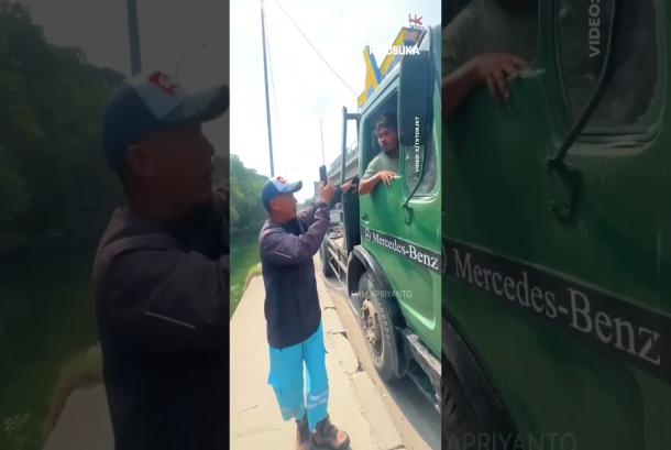 Viral Truk Trailer Lawan Arah di Jakarta Utara
