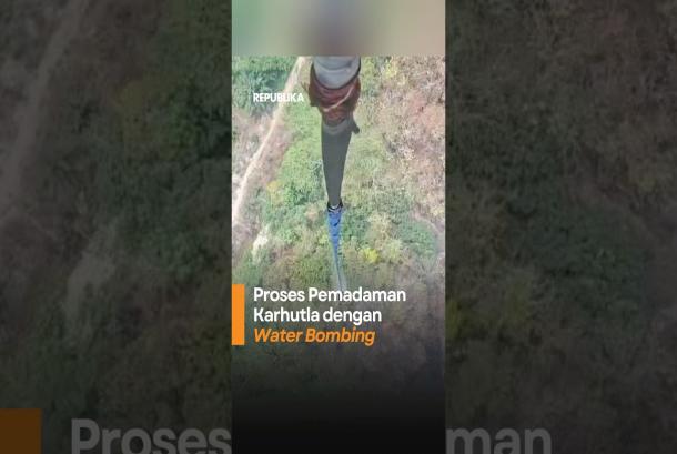 Proses Pemadaman Karhutla dengan Water Bombing