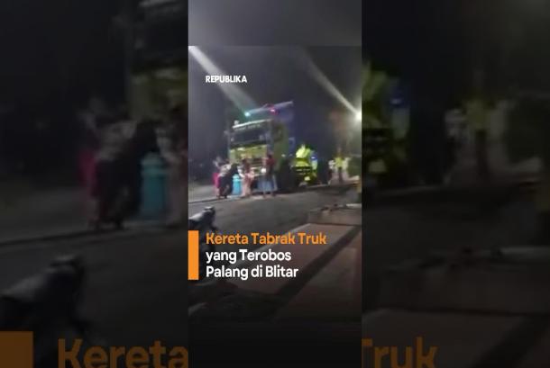 Kereta Tabrak Truk yang Terobos Palang di Blitar