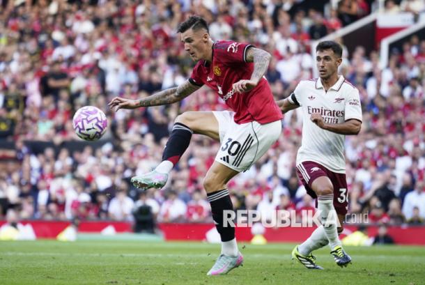 Striker MU Benjamin Sesko Absen Bela Slovenia karena Cedera Lutut