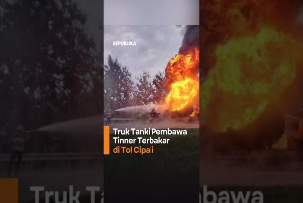 Truk Tanki Pembawa Tinner Terbakar di Tol Cipali