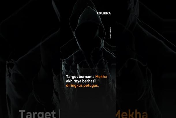 Aksi Unik Polisi Thailand Pakai Wig dan Gaun Saat Gerebek Tersangka Narkoba di Festival Jalanan