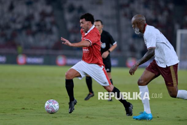 Aksi Spektakuler Mantan Bintang Arsenal Bungkam MU Tiga Gol Berbalas Dua di Senayan (2)