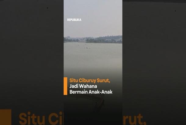 Situ Ciburuy Surut Anakanak Manfaatkan Dasar Danau untuk Bermain dan Mencari Ikan