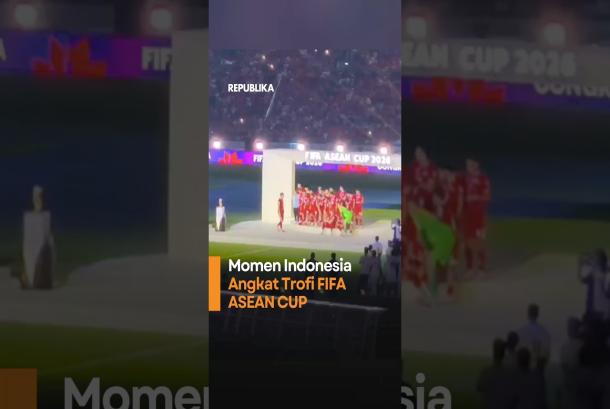 Momen Indonesia Angkat Trofi FIFA ASEAN CUP