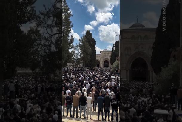 Jammah Padati Shalat Jumat Pertama di Masjid Al Aqsa
