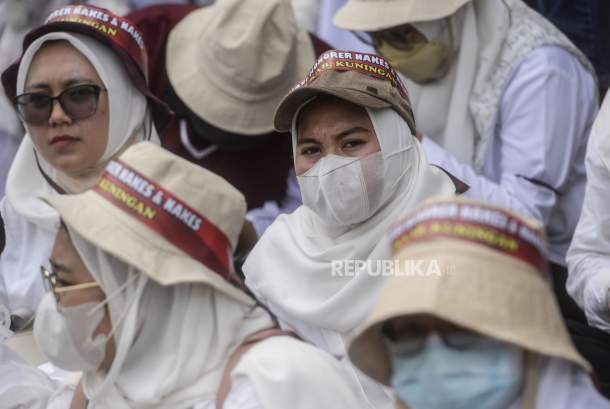 Guru Honorer Menanti Kepastian