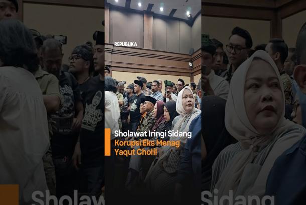 Sholawat Iringi Sidang Korupsi Eks Menag Yaqut Cholil