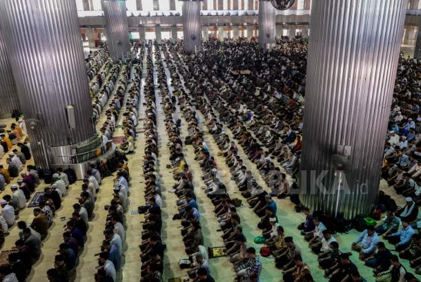 Keutamaan Dan Manfaat Shalat Berjamaah Keutamaan Dan Manfaat Shalat Berjamaah