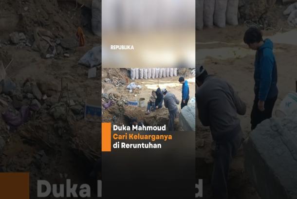 Duka Mahmoud Cari Keluarganya di Reruntuhan