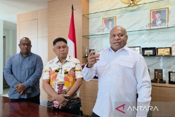 Gubernur Papua Ajak Masyarakat Perkuat Kebersamaan di Momen Natal 2025