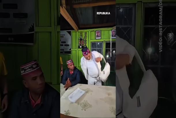 KDM Beri Bantuan ke Warga NTT Pakai Uang Cash