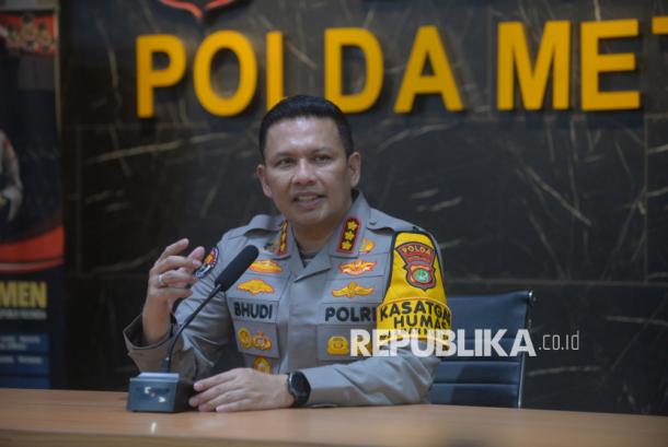 CCTV Rekam Pelaku Peledakan SMAN 72 Bawa Tas Jinjing Diduga Bahan Peledak