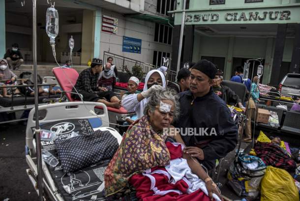 Bahu-membahu Bantu Korban Gempa Cianjur