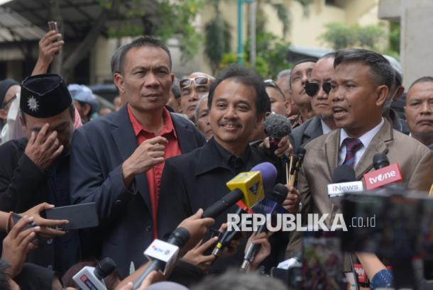 Kasus Tuduhan Ijazah Palsu Jokowi: Roy Suryo Sebut Wakili Rakyat, Rismon Siap Tuntut Kepolisian