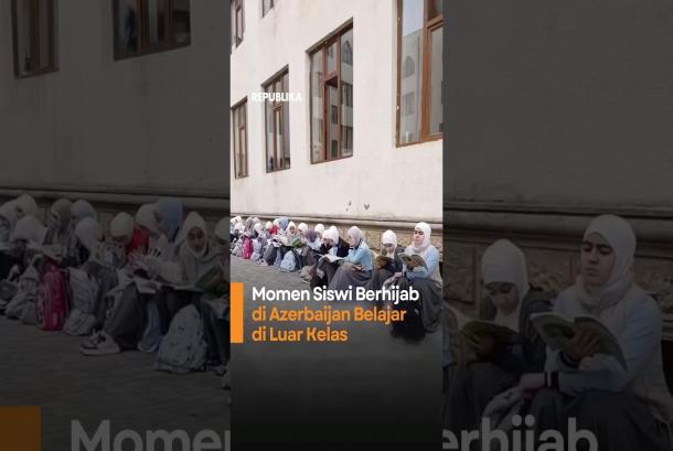 Momen Siswi Berhijab di Azerbaijan Belajar di Luar Kelas