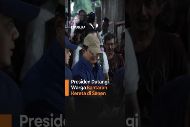 Presiden Prabowo Datangi Warga Bantaran Kereta di Senen