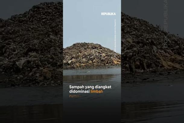 Aksi BersihBersih di Pulau Sampah Jakarta