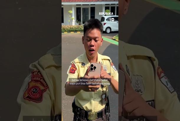 Kisah Bibit Satpam yang Jago Bahasa Inggris