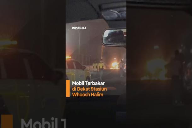 Mobil Terbakar di Dekat Stasiun Whoosh Halim