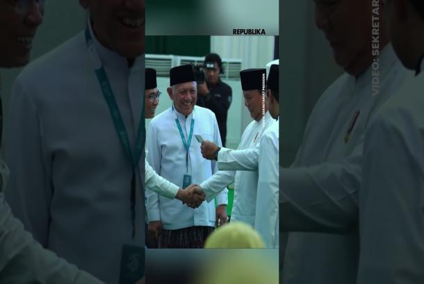 Prabowo Terima KartaNU di Penutupan Muktamar ke35