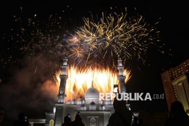 Lonjakan Ribuan Pengunjung Ubah Masjid At-Thohir Jadi Magnet Wisata Religi Baru (2)