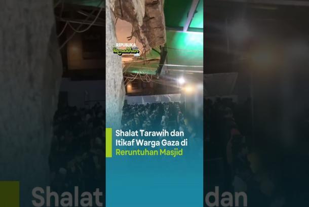 Tarawih dan Iktikaf Warga Gaza di Reruntuhan Masjid