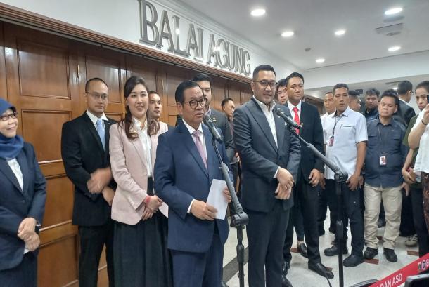 Pengesahan APBD Jakarta Diwarnai Protes Pemotongan Rp300 M Subsidi Pangan untuk Rakyat
