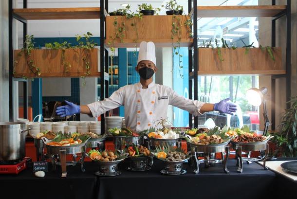Hotel 1O1 URBAN Jakarta Kelapa Gading hadir menawarkan promo paket Buffet Halal Bihalal (All You Can Eat) di Komunal resto seharga Rp 125 ribu net per orang.
