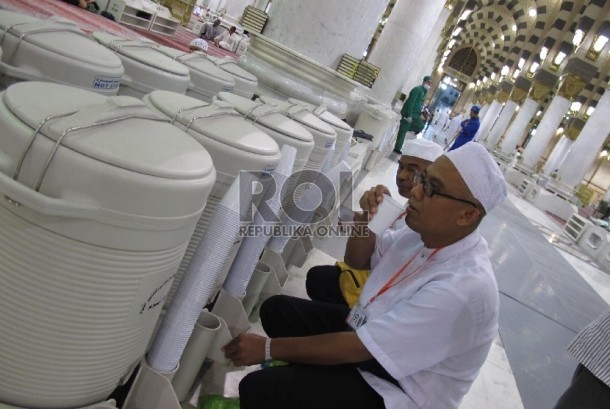 DIANTARA DOA PARA ULAMA KETIKA MEMINUM ZAM-ZAM #airzamzam