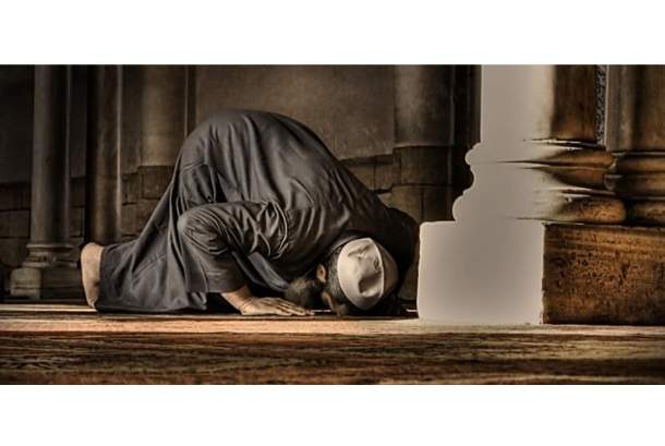 Xotinim Nina meni qora tanli odam bilan aldadi.