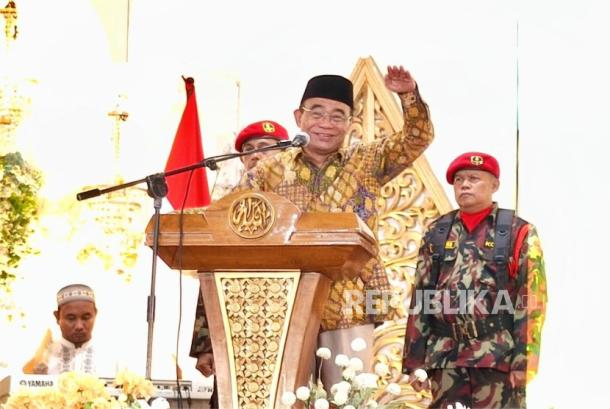 penasihat-khusus-presiden-bidang-haji-sekaligus-ketua-pimpinan-pusat_250420195211-542 penasihat-khusus-presiden-bidang-haji-sekaligus-ketua-pimpinan-pusat_250420195211-542