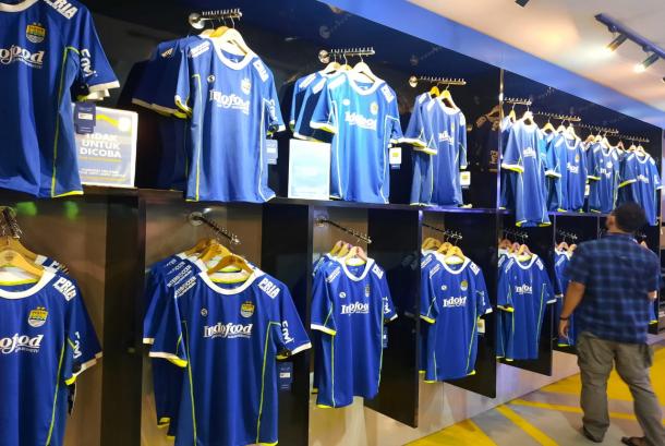 Sudah Dijual, Ini Harga Jersey Anyar Persib Bandung untuk Liga 1