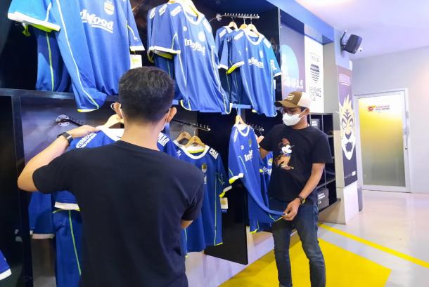 Sudah Dijual, Ini Harga Jersey Anyar Persib Bandung untuk Liga 1