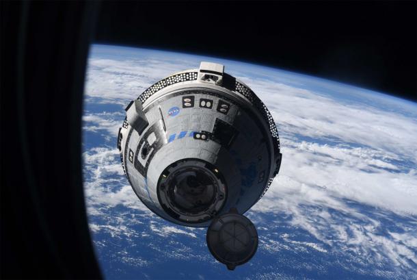Pesawat ruang angkasa Starliner tanpa awak pertama Boeing mengunjungi Stasiun Luar Angkasa Internasional (ISS). 