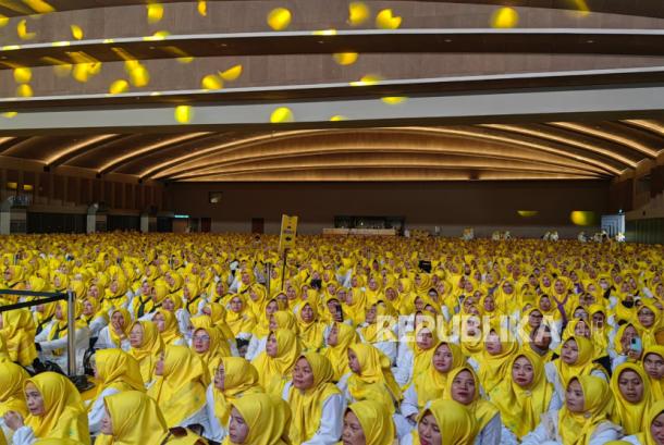Ribuan Emak-emak Gelar Istigosah di Bandung Doakan Pembangunan di Jabar Lancar