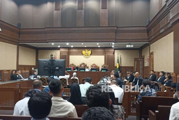 Sidang Ungkap Alasan Pengiriman BBM Lewat Perusahaan Anak Riza Chalid