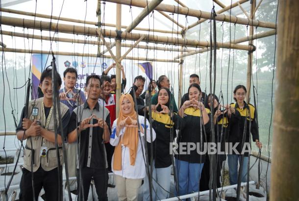 AKPRIND Terapkan Smart Farming Green House Tingkatkan Produktivitas Kelompok Tani Ngudi Mulyo