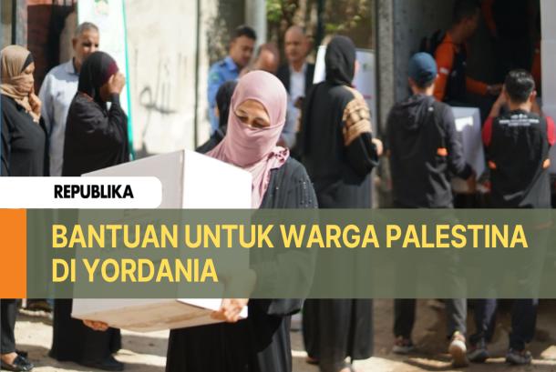 Warga Palestina menerima bantuan kemanusiaan di Yordania.