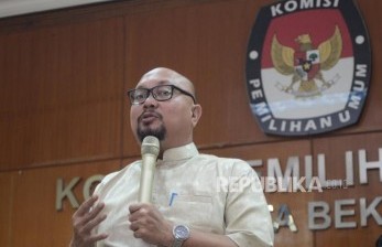 Komisioner KPU Pusat Ilham Saputra.