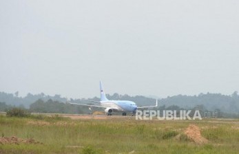 Landasan  Bandara APT Pranoto Samarinda, amblas. Legislator minta Kemenhub segera perbaiki.