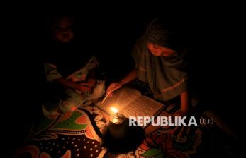 Listrik di Aceh Masih Padam, Warga Andalkan Lampu Minyak untuk Penerangan