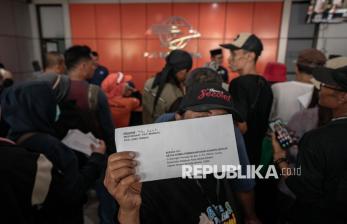 Warga Pati Gelar Aksi Kirim Surat Massal ke KPK